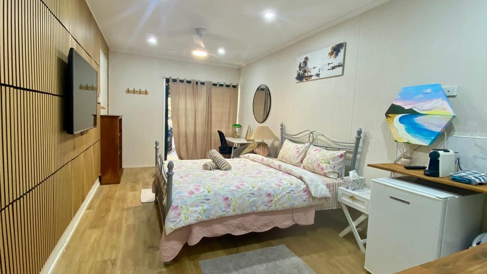 Modern Studio Room Retreat House in Toowoomba