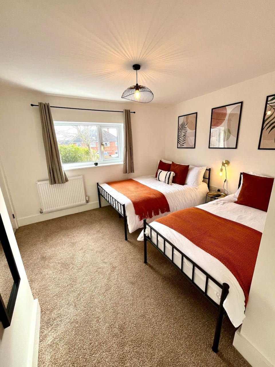 Bed, Photo of the whole room, Bedroom, Garden view, Family, internet