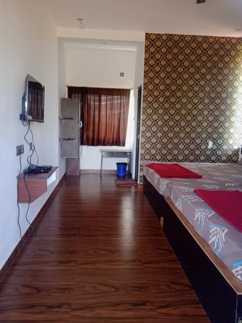 Communal lounge/ TV room, Bed, TV and multimedia, Photo of the whole room, Bedroom