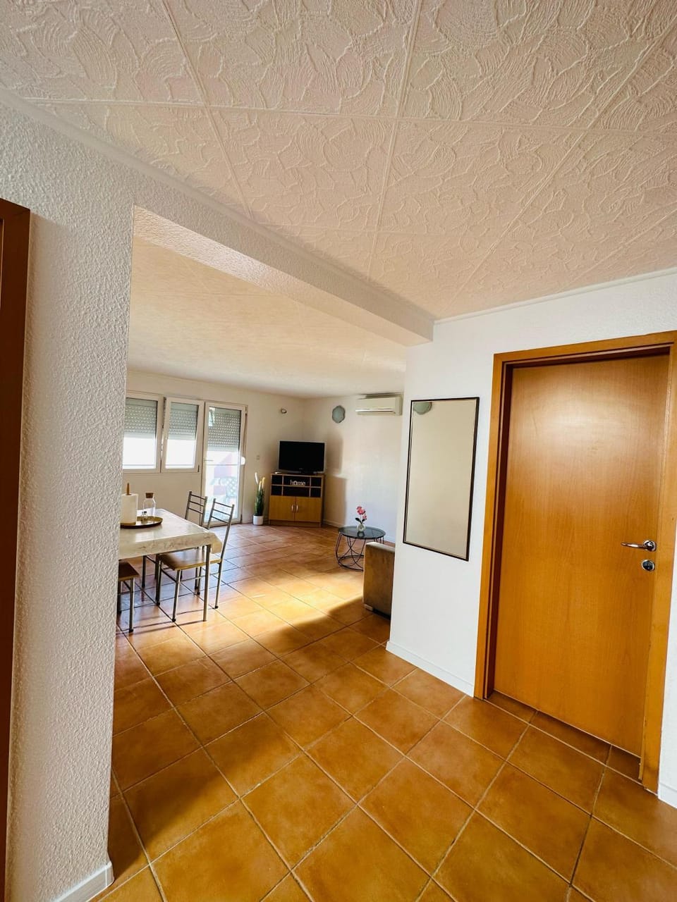 Day, Summer, Photo of the whole room, Decorative detail, Dining area, pet friendly