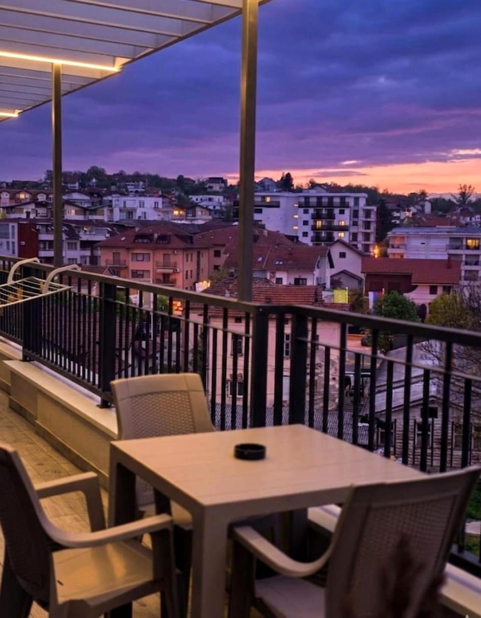 Patio, View (from property/room), Balcony/Terrace, Living room, Seating area, Dining area, City view