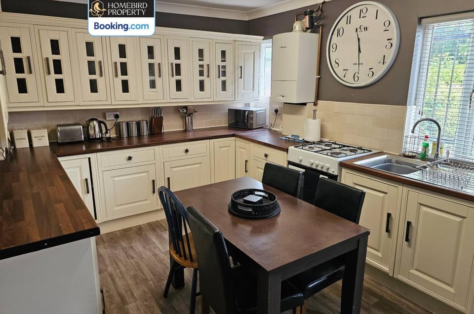 Kitchen or kitchenette, Dining area, dishwasher, stove