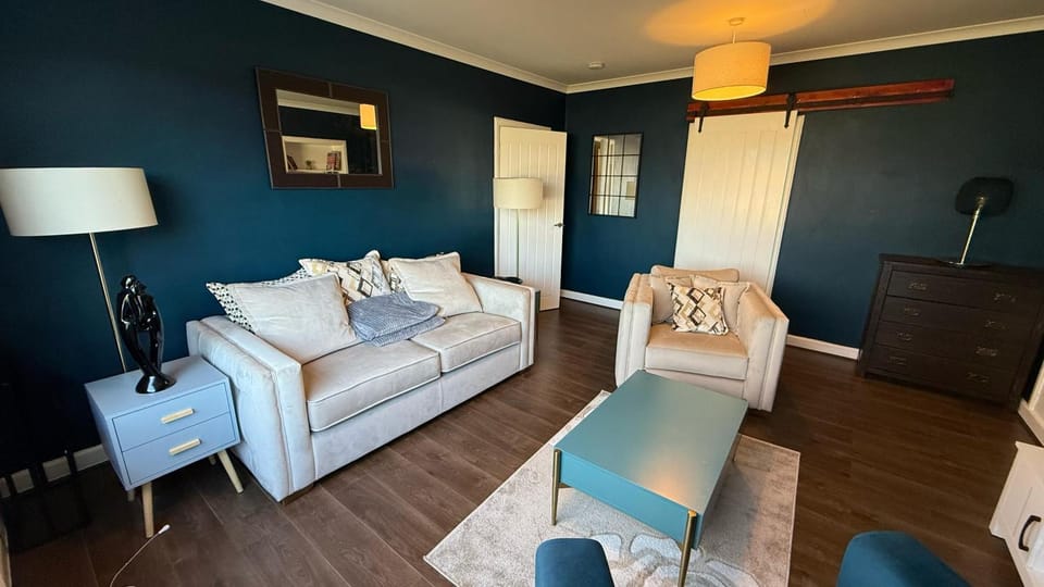 Living room, Photo of the whole room, Seating area, Family