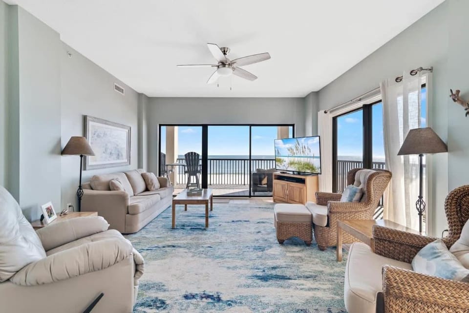 Palms 304 3rd floor 3 bedrooms 3 baths corner unit beach front House in Orange Beach
