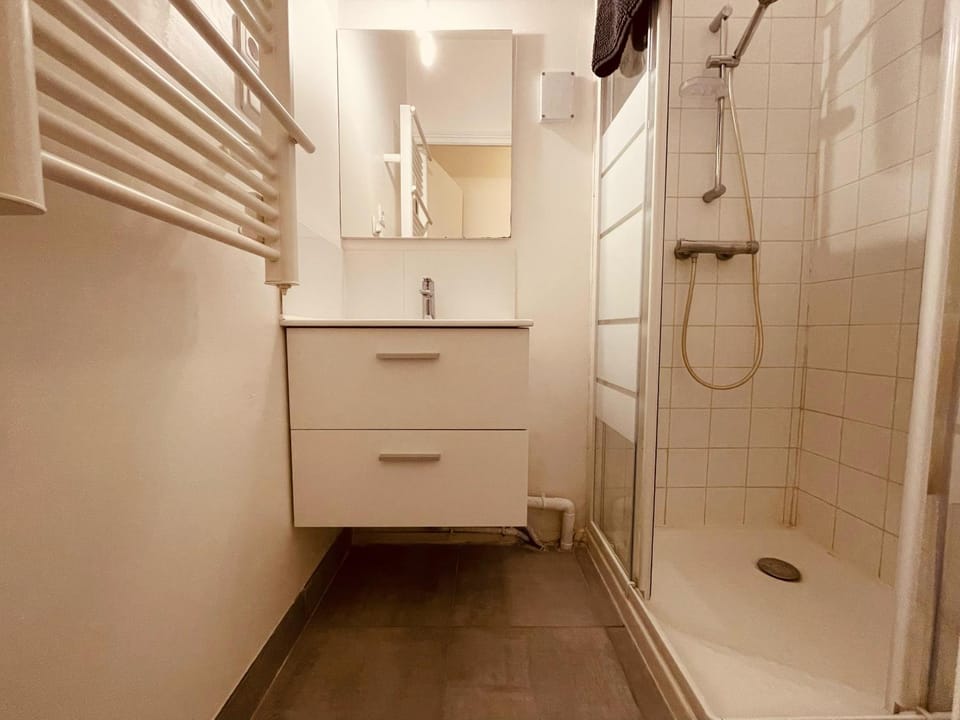 Shower, Bathroom