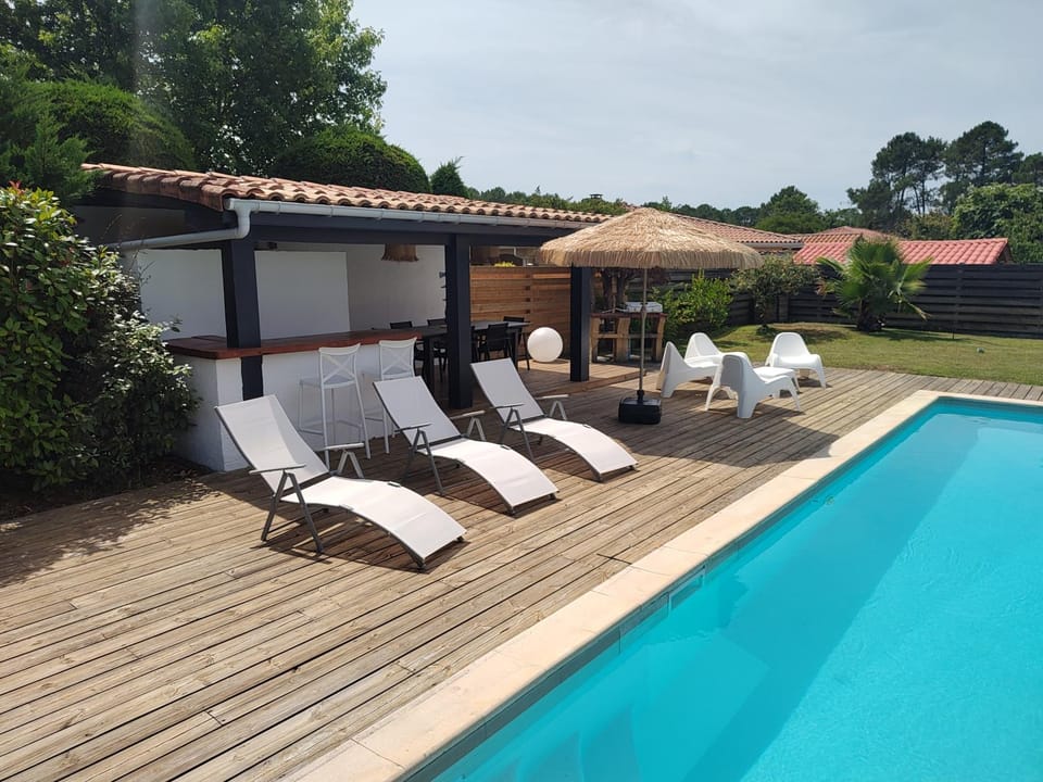 Villa Landaise et sa grande piscine House in Parentis-en-Born