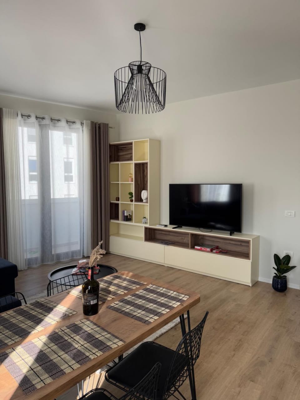 TV and multimedia, Living room, Dining area