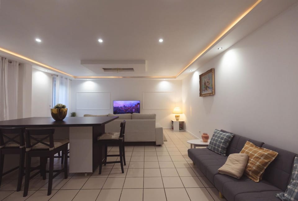 TV and multimedia, Living room, Dining area