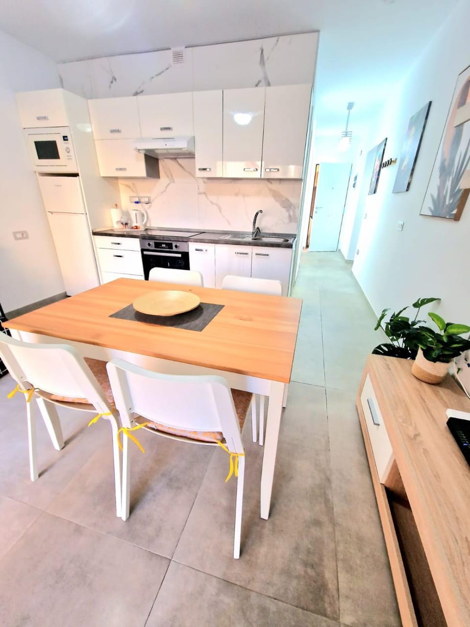 Lounge or bar, kitchen