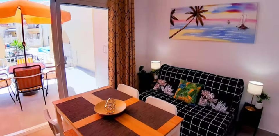 Living room, Decorative detail, Dining area