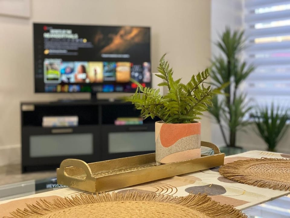 Communal lounge/ TV room, TV and multimedia, Living room, Seating area, Evening entertainment