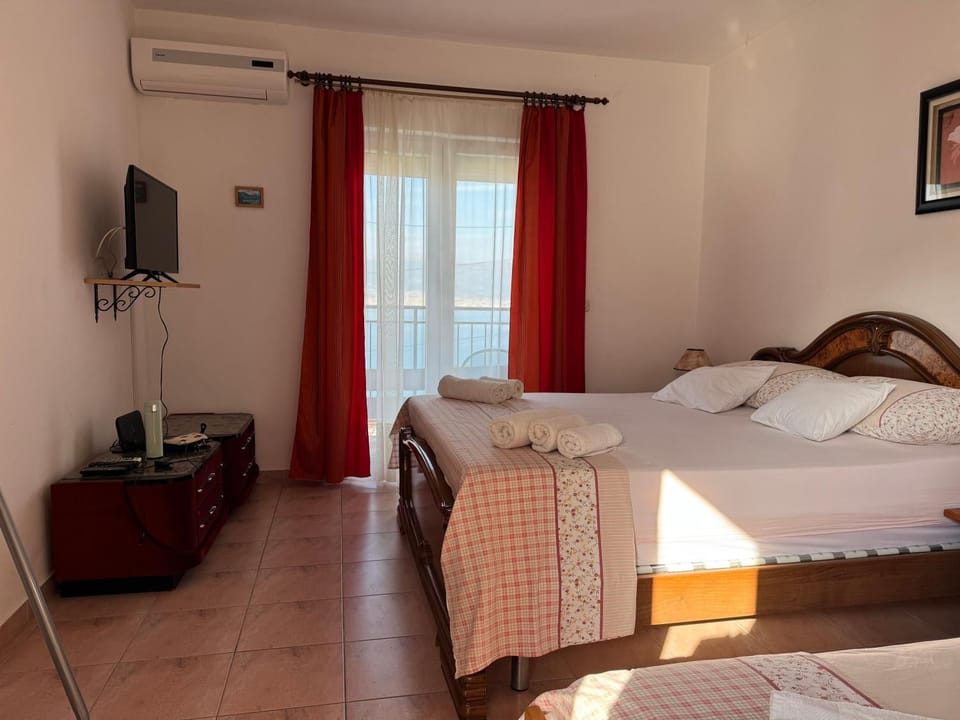 Bed, TV and multimedia, Balcony/Terrace, Bedroom, air conditioner