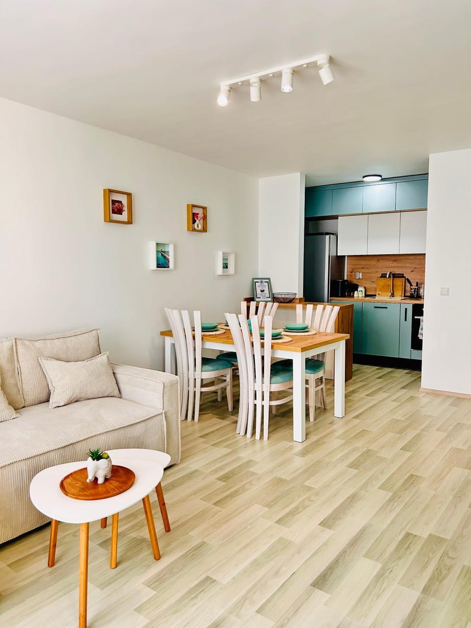 Kitchen or kitchenette, Living room, Dining area