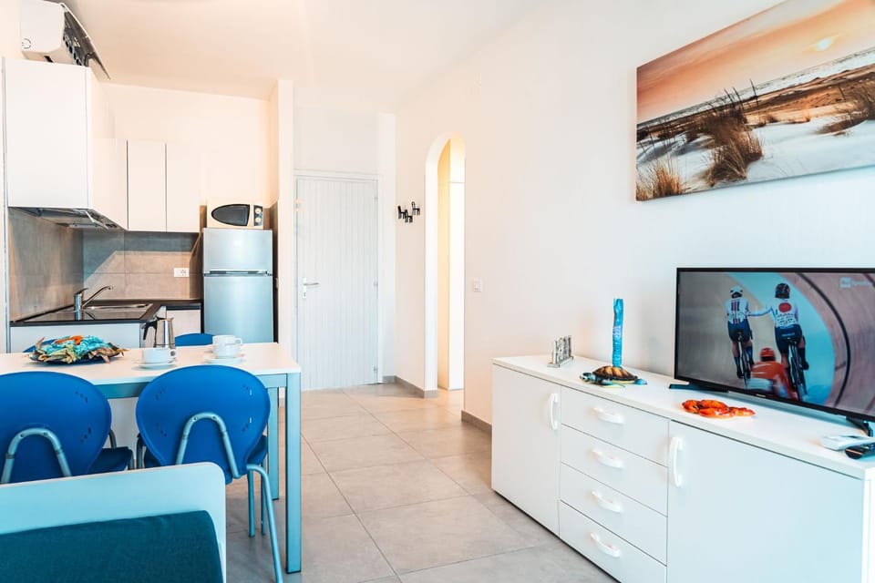 Communal lounge/ TV room, TV and multimedia, microwave, oven, kitchen