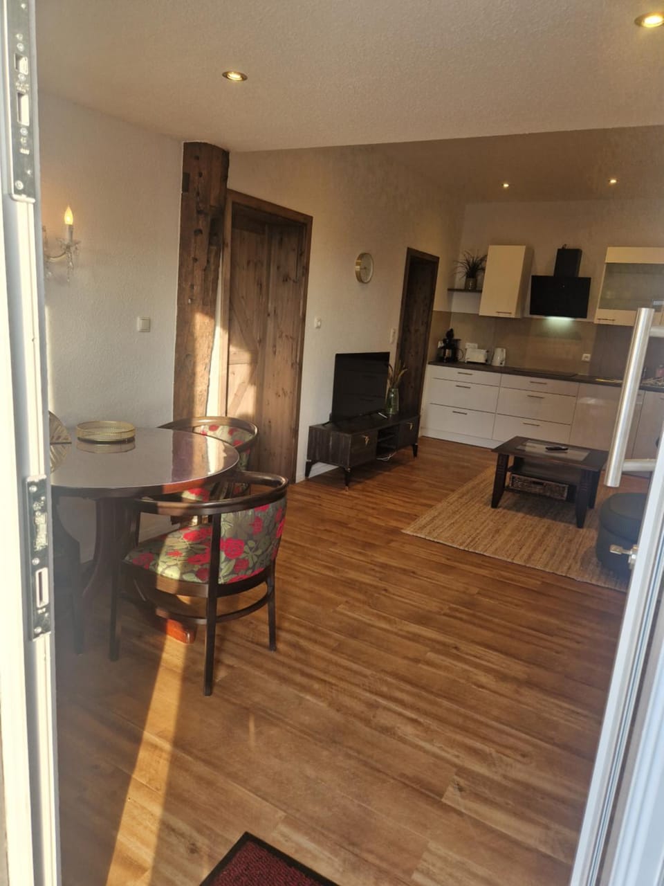 Kitchen or kitchenette, Living room, Seating area