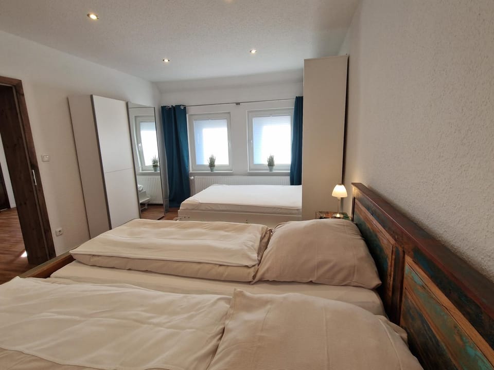 Photo of the whole room, Bedroom, wardrobe