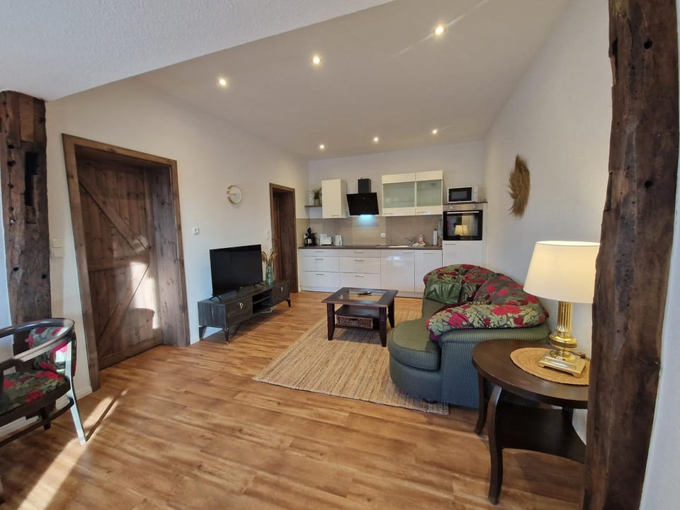 TV and multimedia, Kitchen or kitchenette, Living room, Seating area