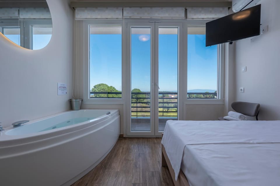 Hot Tub, Bedroom, Bath