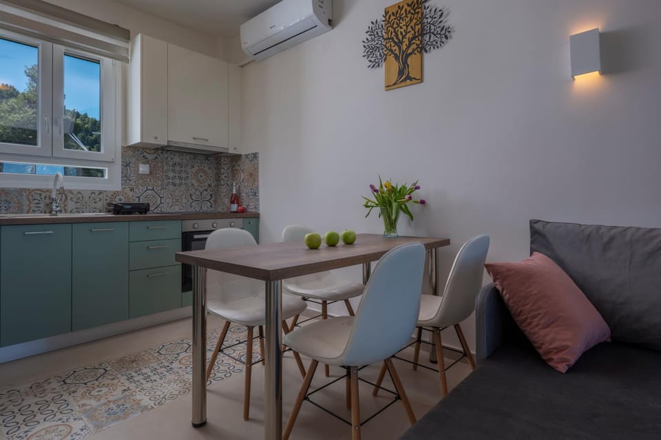 Kitchen or kitchenette, Living room, Seating area