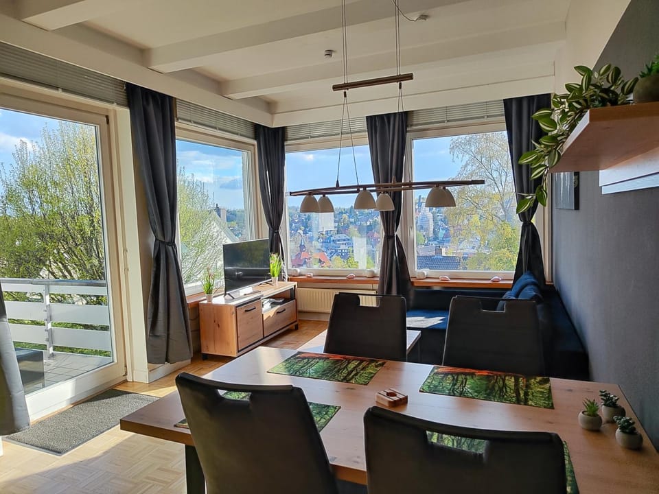 TV and multimedia, View (from property/room), Balcony/Terrace, Living room, Seating area, Evening entertainment