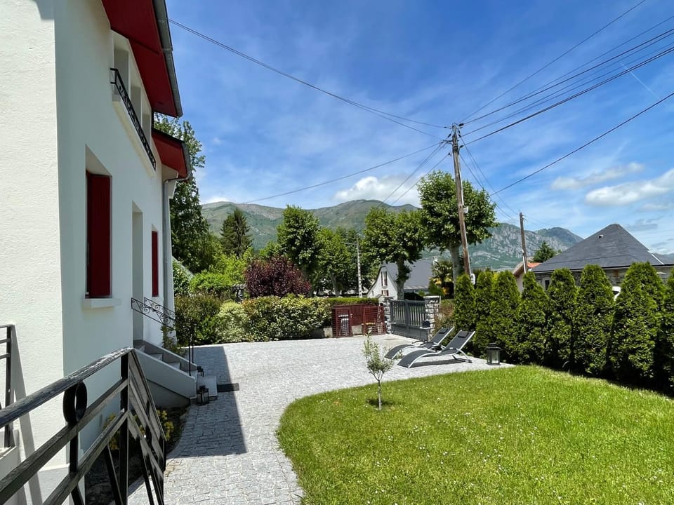Grande maison dans les Pyrénées House in Occitanie
