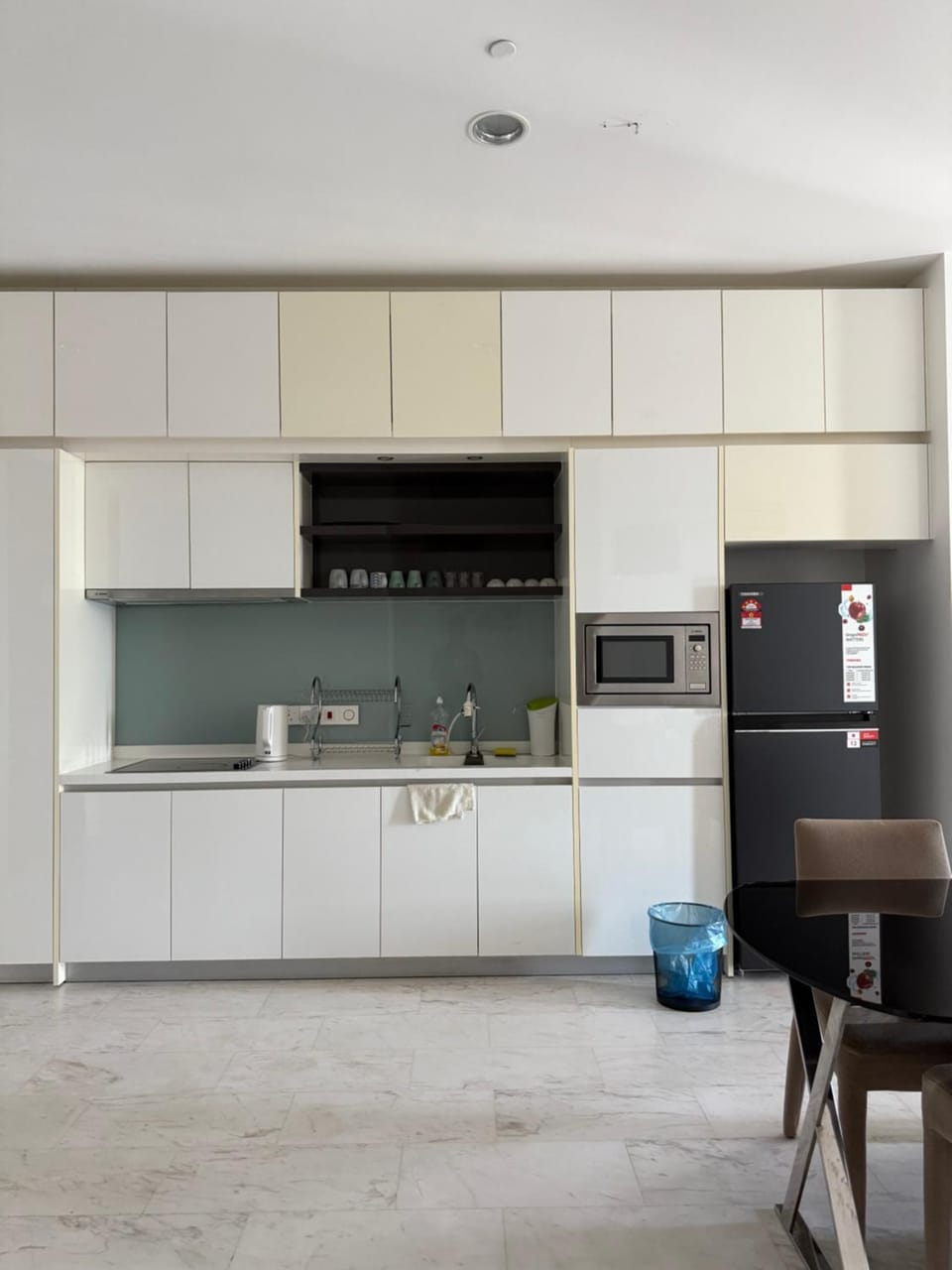 Kitchen or kitchenette, Dining area, stove