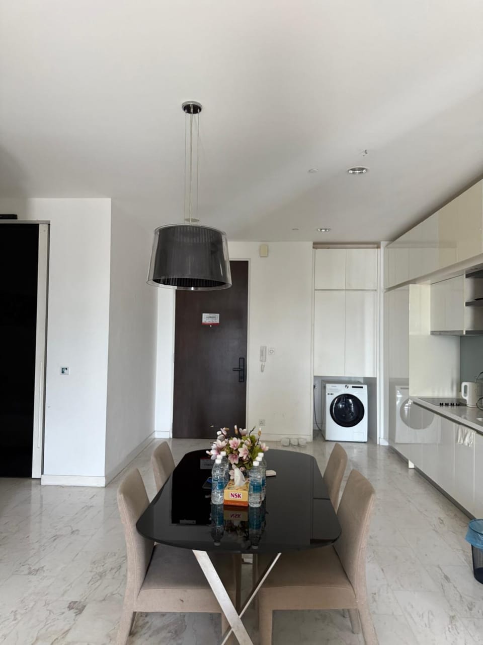 Kitchen or kitchenette, Living room, Seating area, Dining area, stove, washing machine, dryer