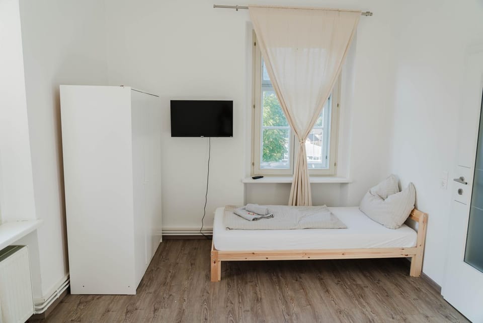 TV and multimedia, Bedroom, wardrobe