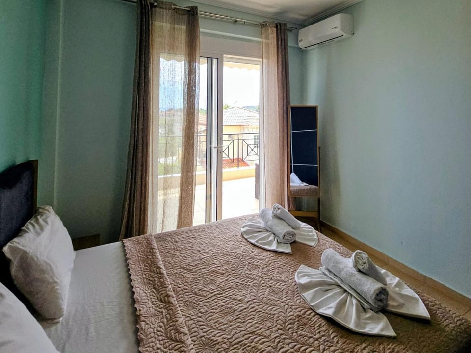 Bed, Photo of the whole room, Bedroom, towels, air conditioner