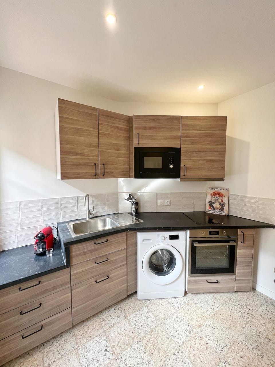 Kitchen or kitchenette, washing machine