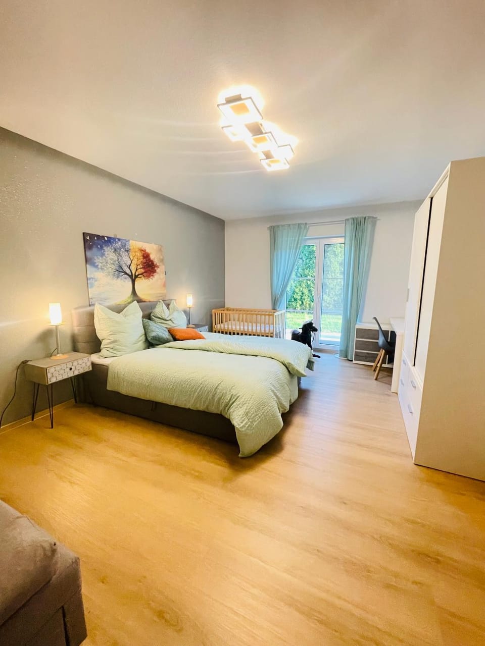 The Villa Toscana, a serene retreat in Center of Friedrichshafen City with lush green lawns, terrace & private garage- Lidl, Bakery walking distance- Bodenseecenter, Sportsbad 3 mins, Lake 7 mins Villa in Friedrichshafen