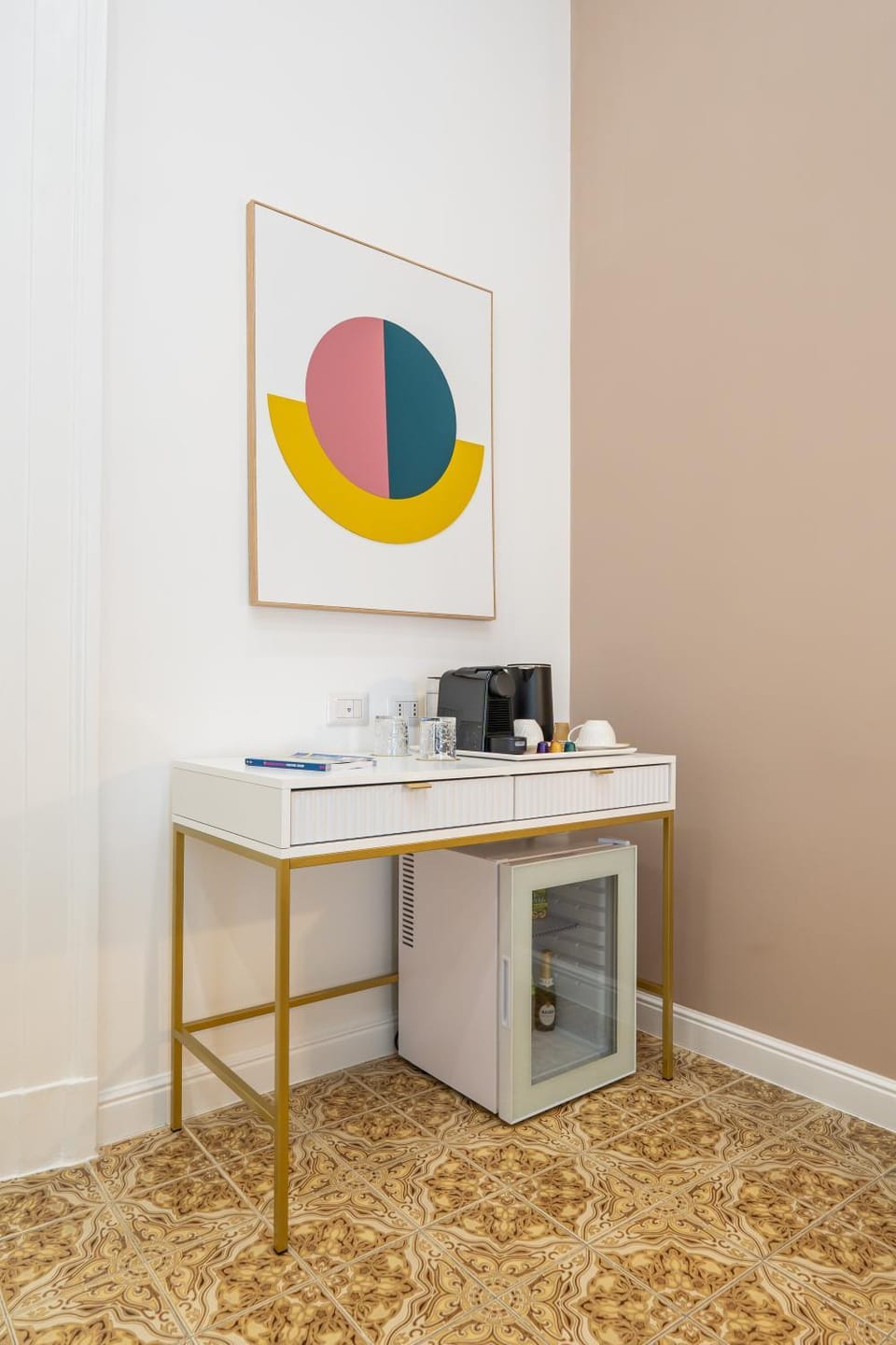 Coffee/tea facilities, minibar