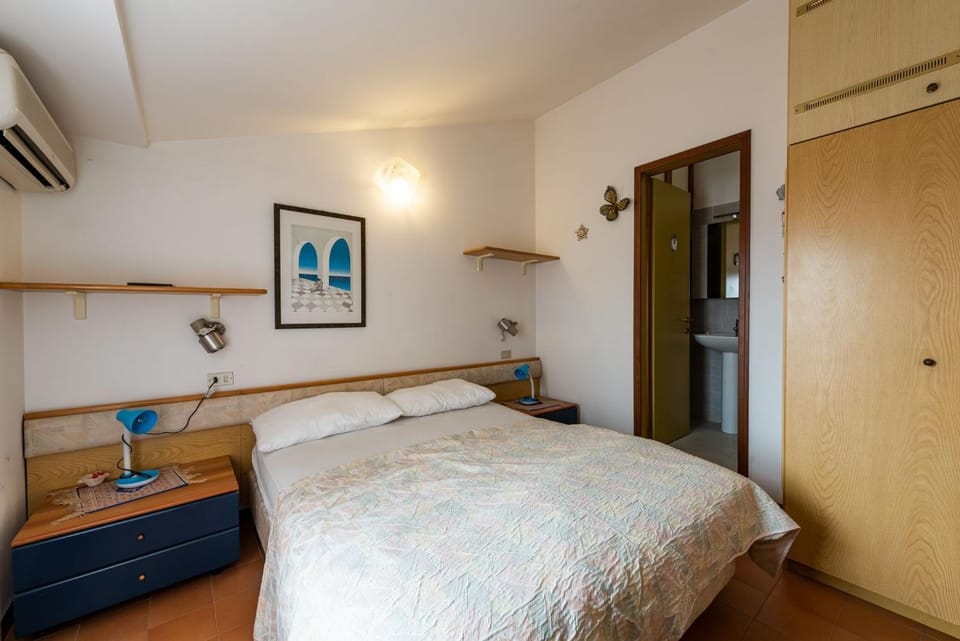 Bed, Decorative detail, Bedroom