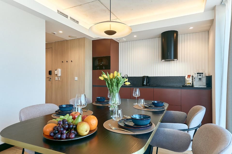 Kitchen or kitchenette, Dining area, microwave, stove