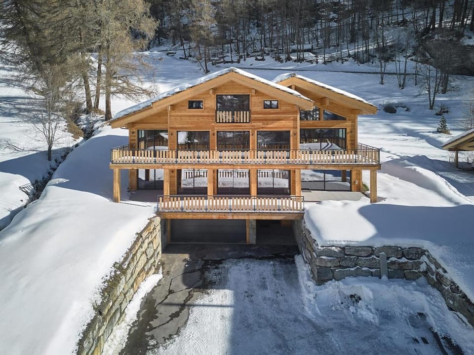 New high standing chalet Chalet in Canton of Valais