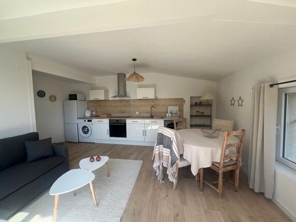 Appartement rénové avec terrasse Apartment in Anduze