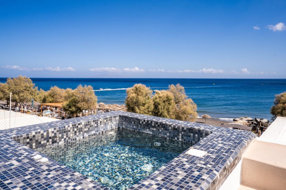 Nearby landmark, Day, Natural landscape, Hot Tub, View (from property/room), Balcony/Terrace, Sea view