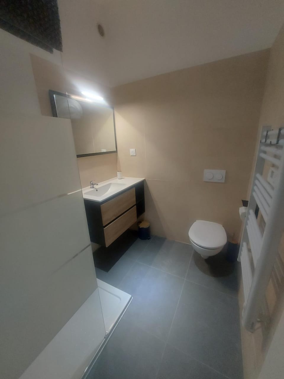 Chambre confortable et indépendante - Proche aéroport, Lyon et la Plaine de l'Ain Vacation rental in Auvergne-Rhône-Alpes