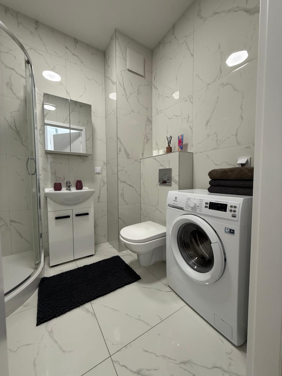 Shower, Bathroom, washing machine, dryer
