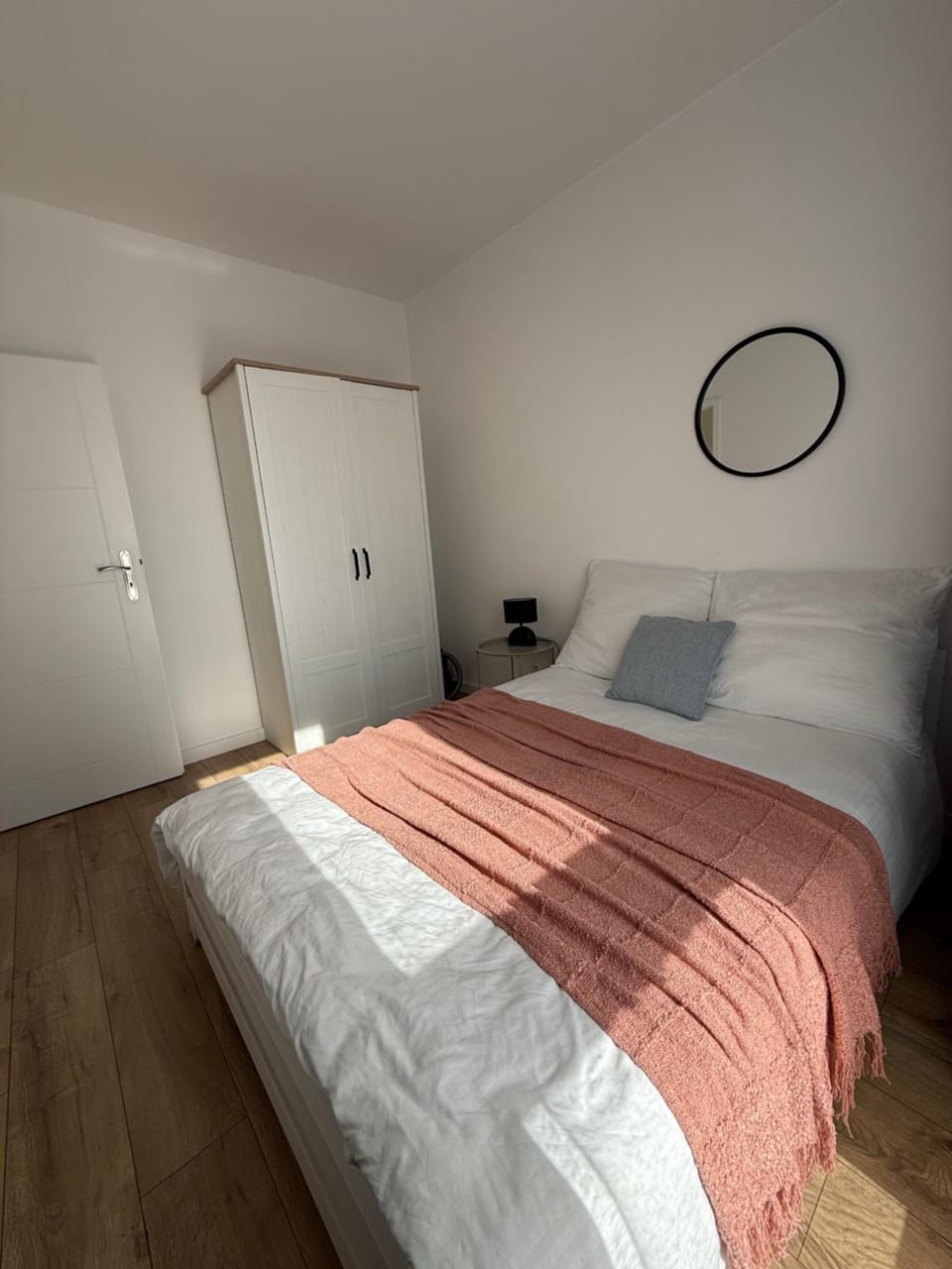 Bed, Photo of the whole room, Bedroom, wardrobe