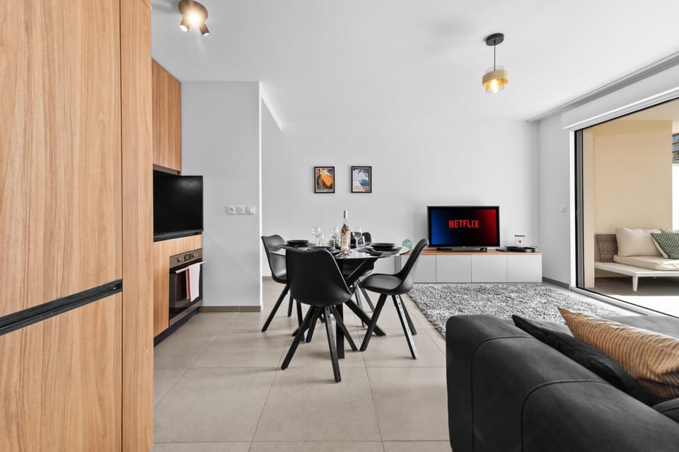 TV and multimedia, Kitchen or kitchenette, Dining area