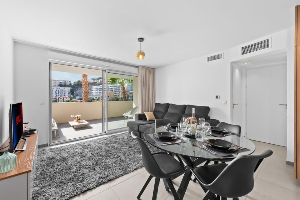 TV and multimedia, Living room, Dining area, air conditioner