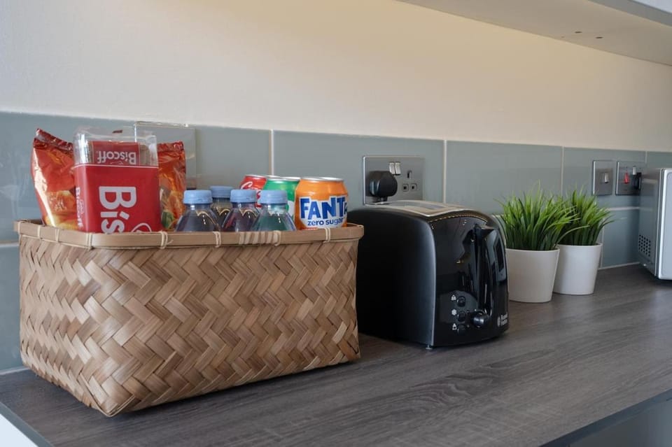 Modern 2-Bed Apartment Near ExCeL & O2 - Accommodates up to 4 Guests Max Apartment in London