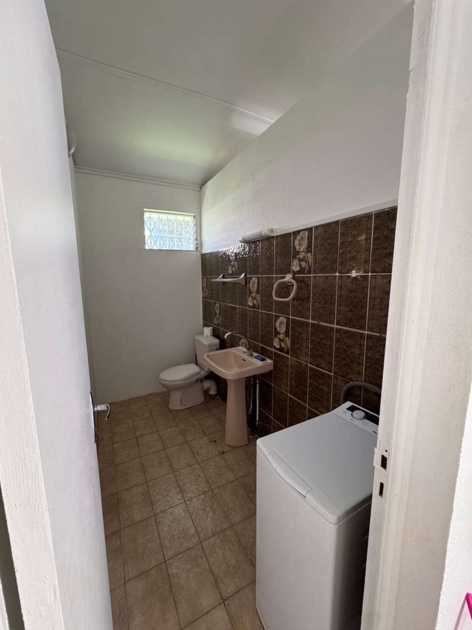 Toilet, Bathroom, washing machine
