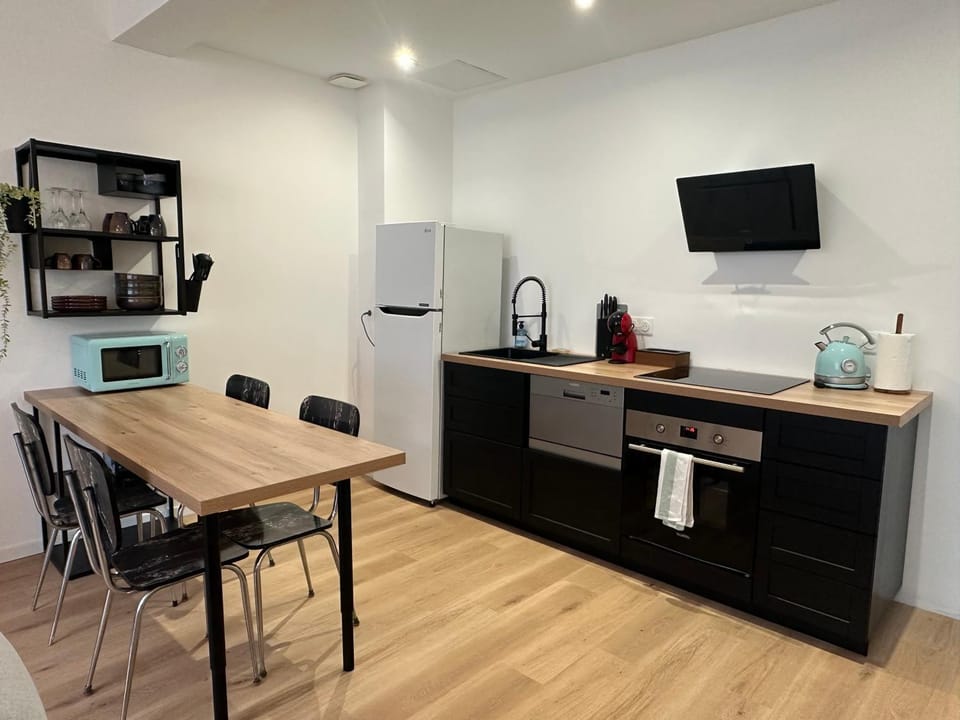 Kitchen or kitchenette