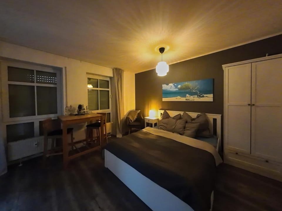 Bed, Living room, Photo of the whole room, Seating area, Bedroom