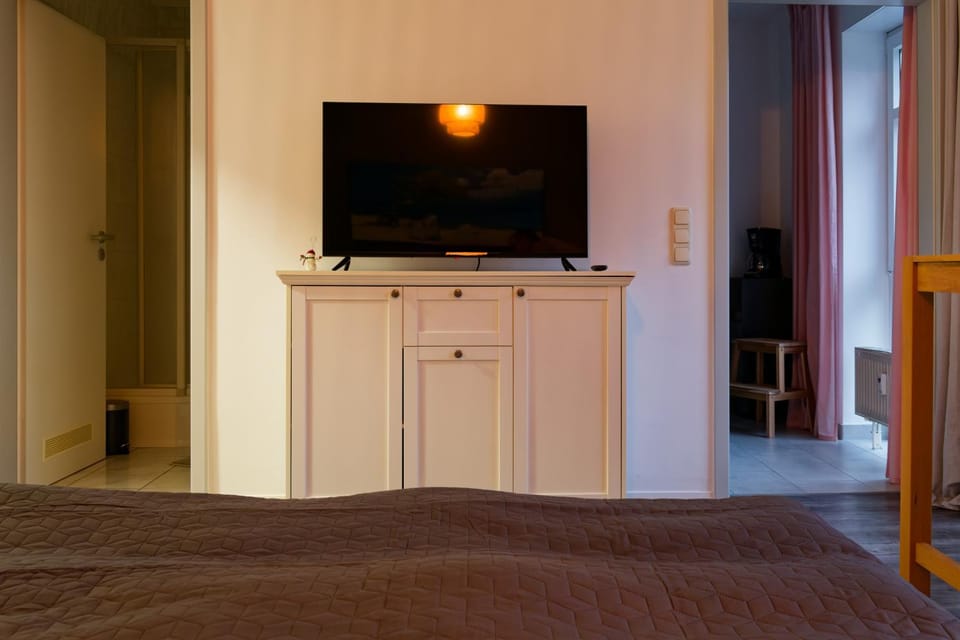 TV and multimedia, Living room, Bedroom