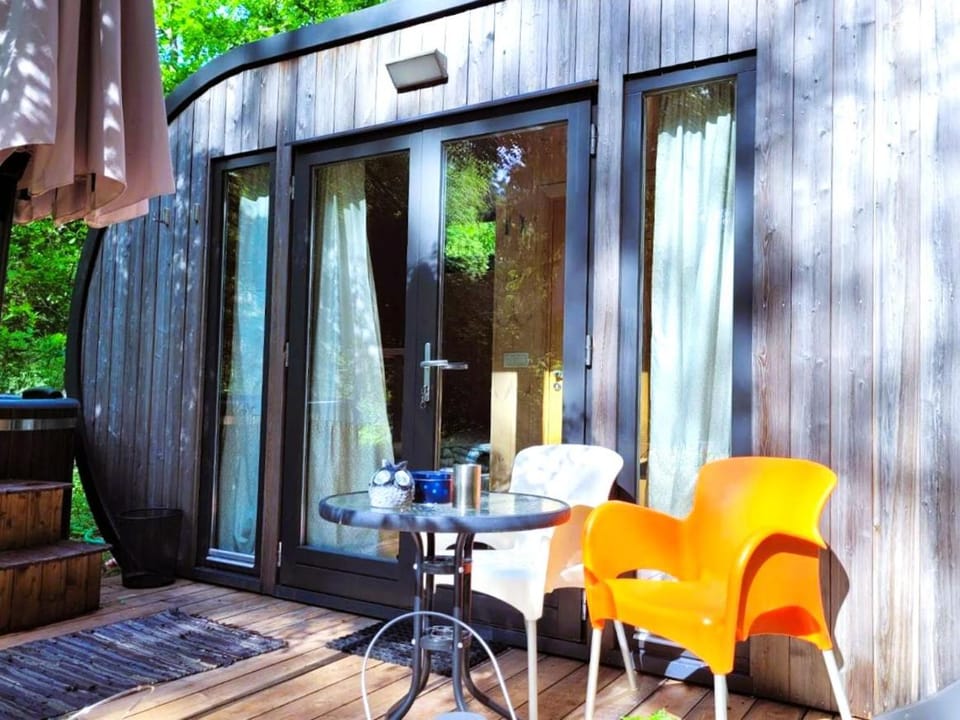 Property building, Spring, Seating area