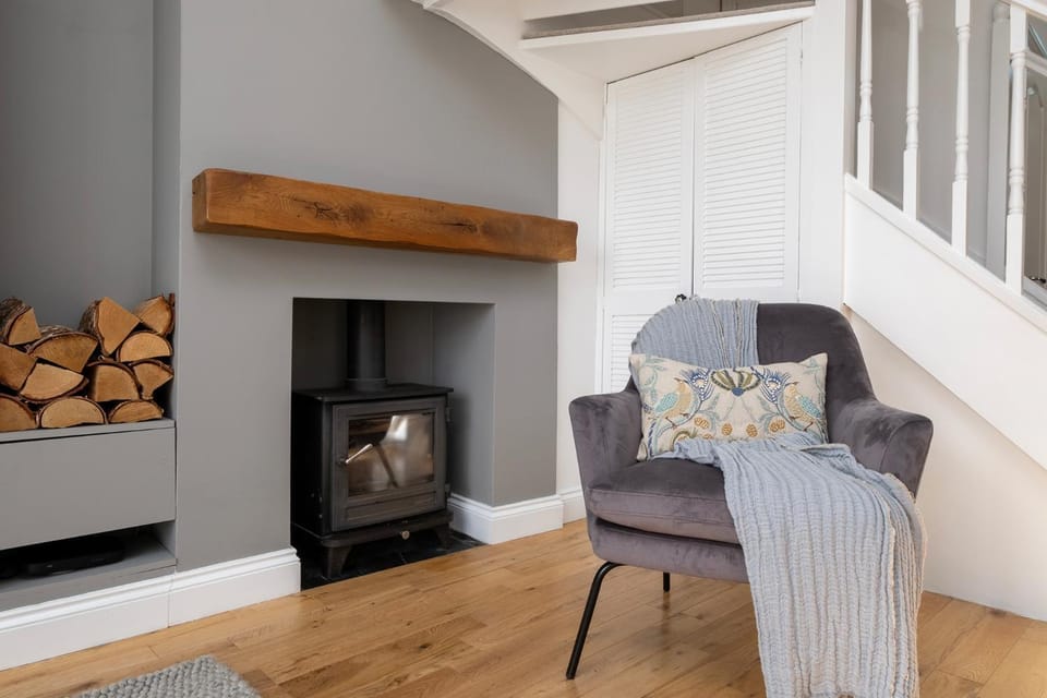 Living room, fireplace