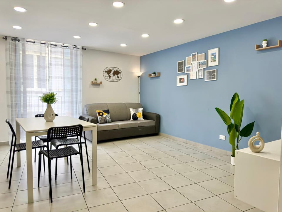 Living room, Seating area, Dining area, air conditioner, air conditioner